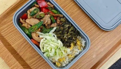 国铁成都局推出17元高铁盒饭：门店现炒，送餐到座