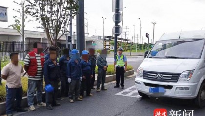 部分司机认为面包车的“优势”就是超员混载，扬州开展面包车安全“黎明行动”