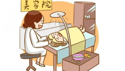 女主播胸部整形后私密照被美容机构用来打广告，好友因纹身一眼认出，法院判了