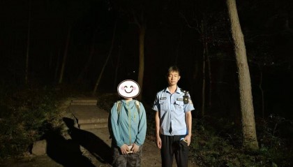 “周围全是蛇吃青蛙的声音，我怕” 高温天民警成功寻回走失女子