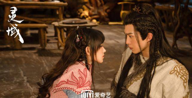 《灵域》服化道好评！“奇迹程潇”在线换装婚服造型绝美！