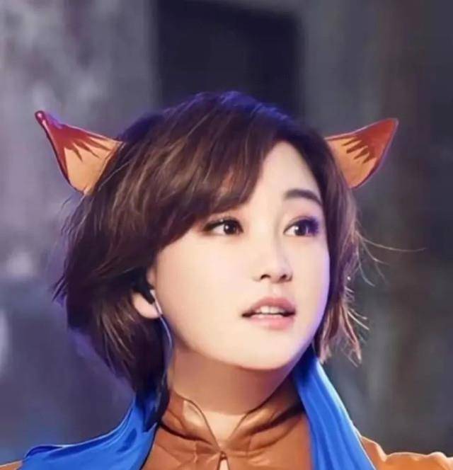 贾玲完成瘦成闪电承诺，在软件的帮助下，她仿佛成了另一个李焕英