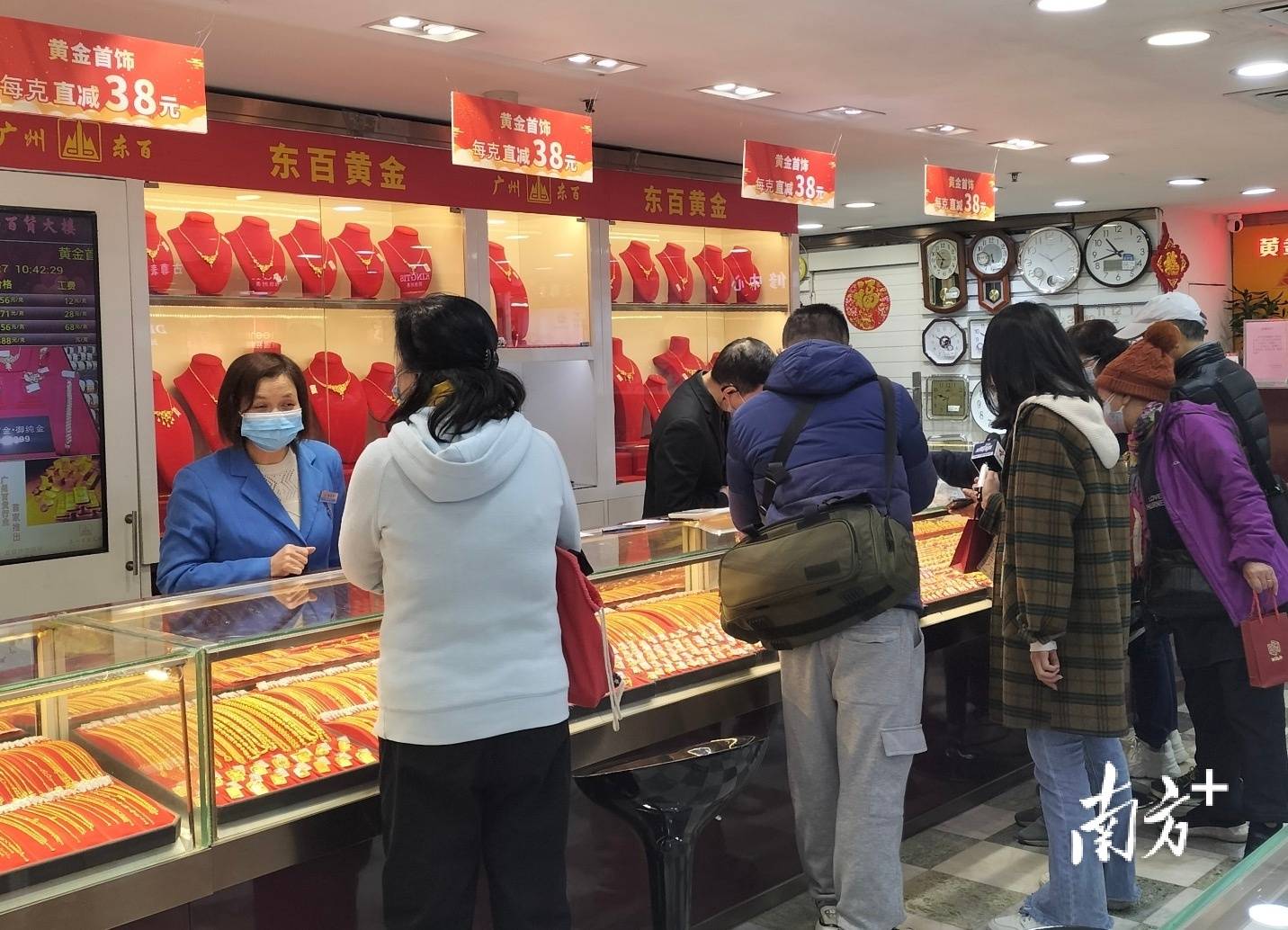 央妈、大妈集体扫货黄金，买买买抢购热潮再起