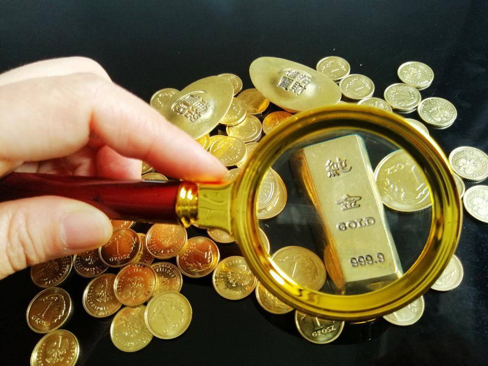 黄金大涨近2%，逼近历史最高纪录！专家：避险情绪推升金价