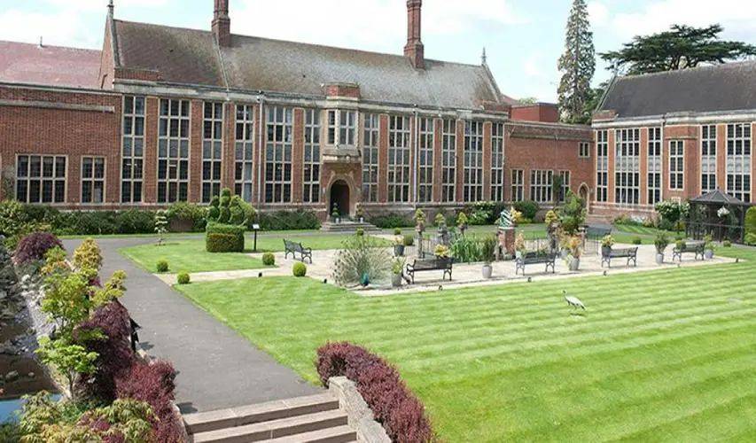2023英国顶尖夏校火热进行中！中国学生名额已经不多......