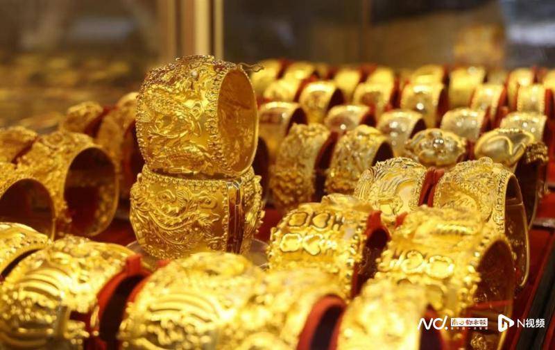 广州贵金属市场迎来开门红，年轻人出手网红“金珠”卖断货