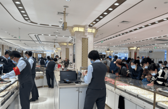 一次套现近300万元！金价狂飙拉高投资收益，“中国大妈”等到了收获的季节