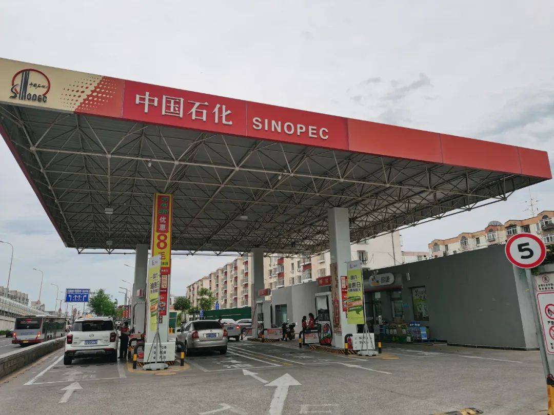 加油站已排大队！明晚油价上涨，95#油或进“9元时代”，通州车主：下班赶紧加满！