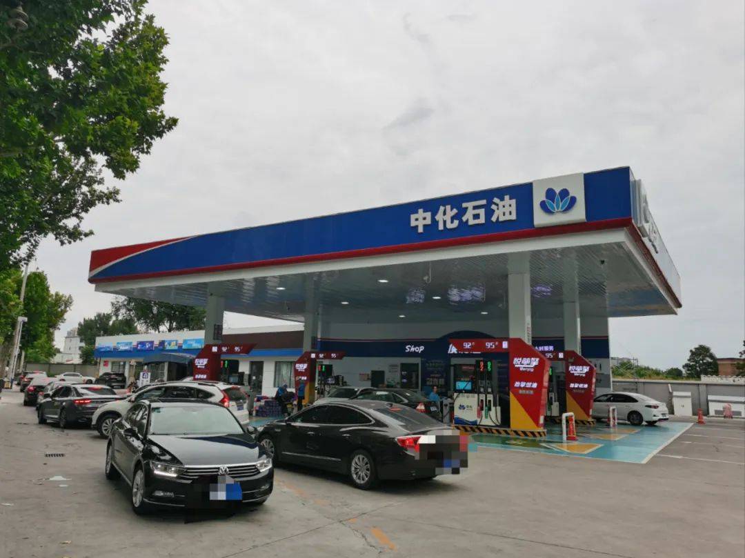 加油站已排大队！明晚油价上涨，95#油或进“9元时代”，通州车主：下班赶紧加满！