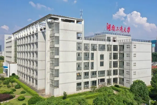 hutb是哪个大学