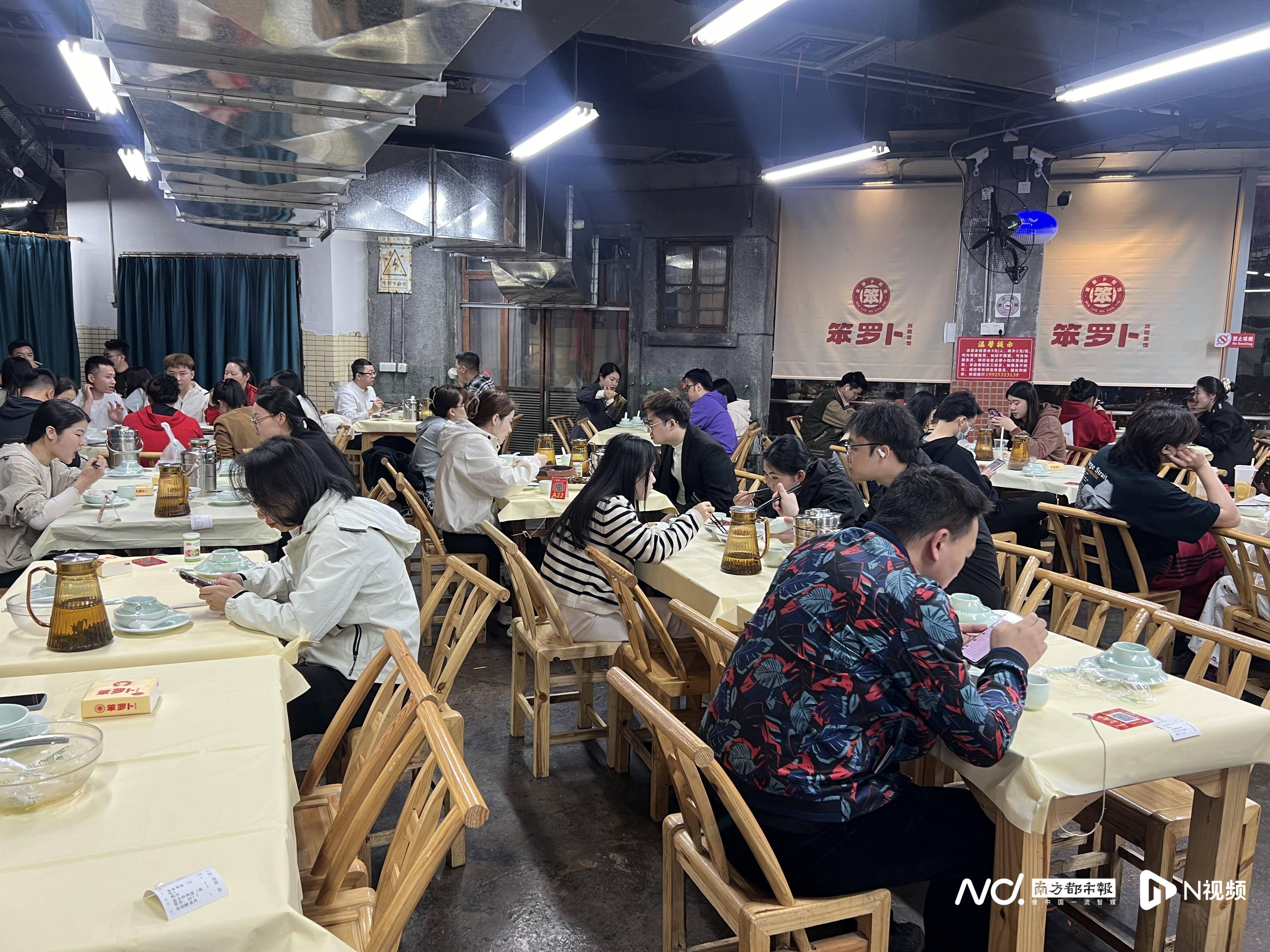 广州撤店后实探深圳文和友：大片商铺空置，靠湘菜笨罗卜引流