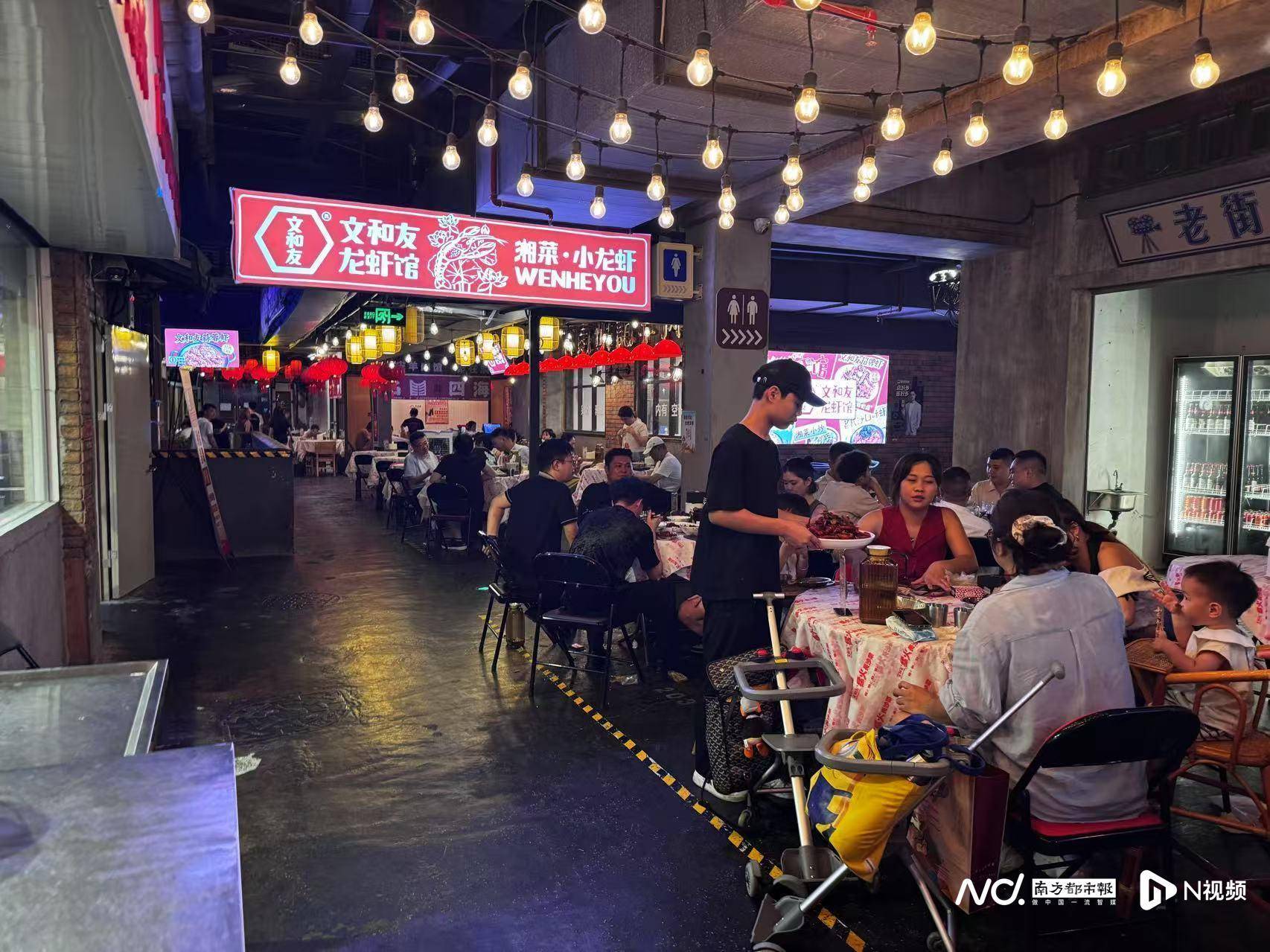 广州撤店后实探深圳文和友：大片商铺空置，靠湘菜笨罗卜引流
