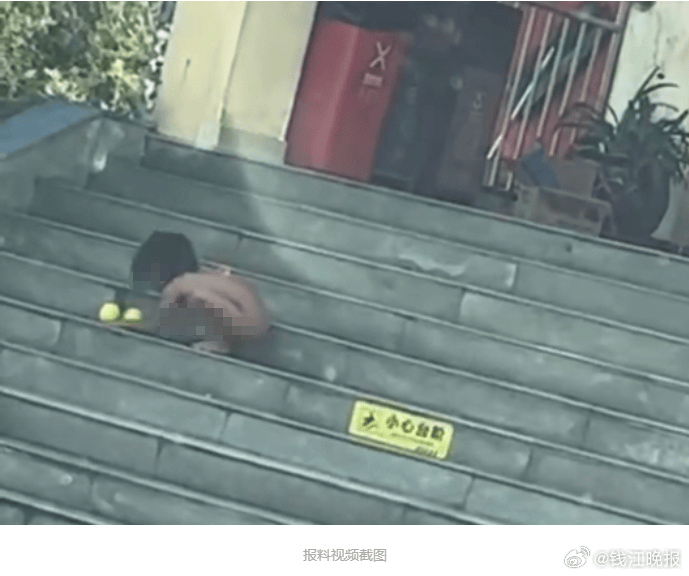 多方回应四川一高速服务区现“野人小孩”:有监护人陪伴,大山里长大的,从小就这样教育,没有违法犯罪情况