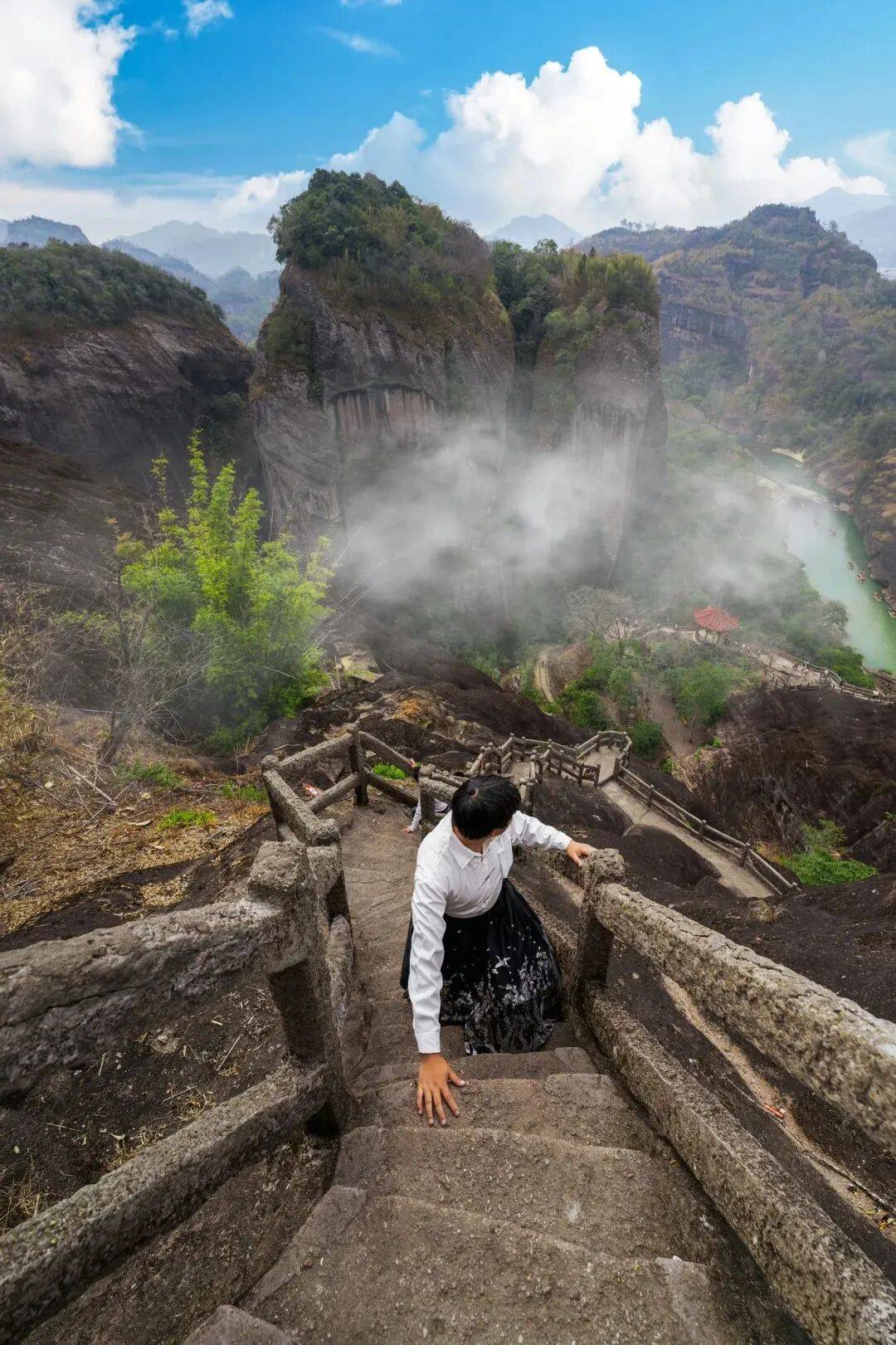 为什么年轻人迷上了爬山？ | 秋高气爽，是时候出发了→