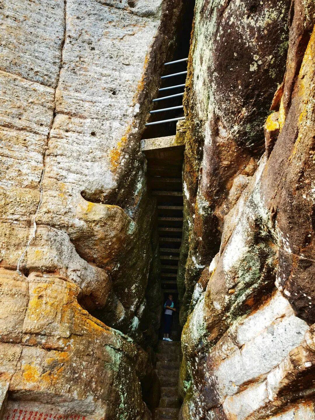 为什么年轻人迷上了爬山？ | 秋高气爽，是时候出发了→