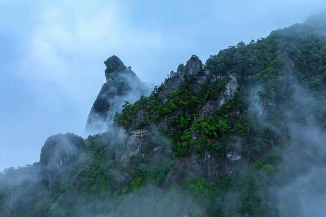 为什么年轻人迷上了爬山？ | 秋高气爽，是时候出发了→