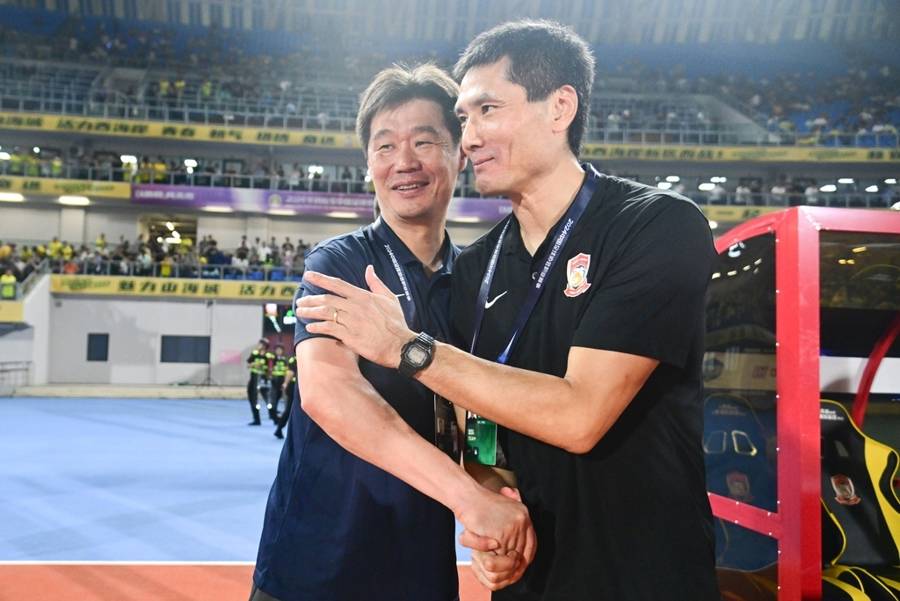 全球选聘四个月,招来只有一年执教经历的本土教练,国足新帅竟是邵佳一