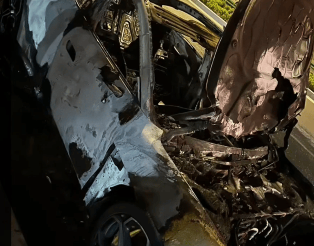 一小米SU7事故后突然起火,知情人:刚到维修店下拖车就自燃了,烧了二三十分钟