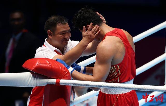 全运会拳击男子80公斤级决赛，王小保夺冠！