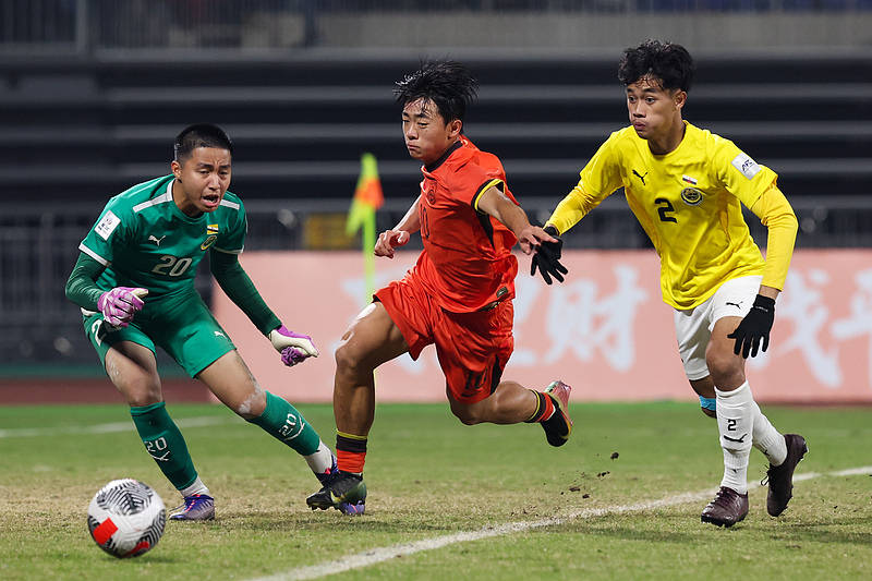 U16国足让中国球迷继续“过年”，对手再弱，连续踢出两位数比分也非易事