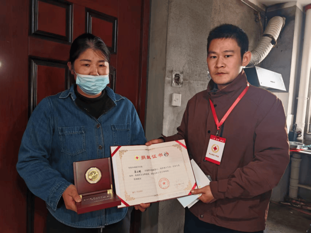 泪目！丈夫车祸离世，妻子含泪做出这个决定