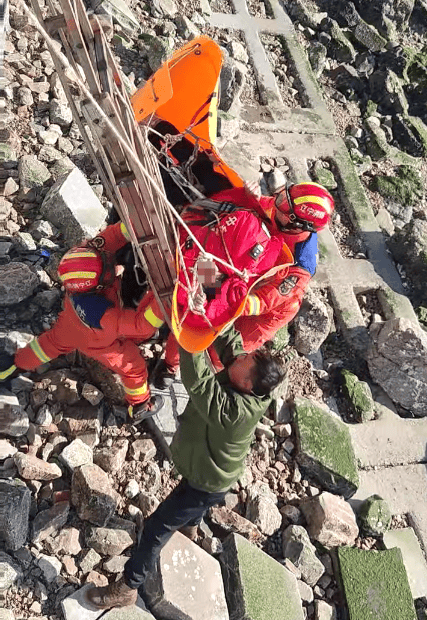 -11℃！大连一公园附近，有人发现海面上漂着一个红衣女子……