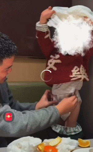 幼童将纸尿裤扔进锅内，海底捞最新回应：已报警，锅具处理了！此前“小便门”当事人被判赔220万元、登报道歉